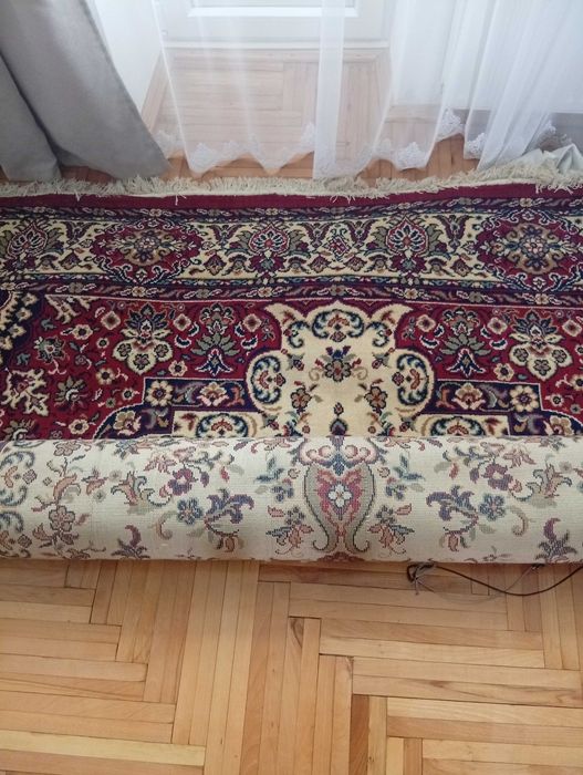 Продам коврик до  вітальні .Розмір 2.5 м на 3.5м.У хорошому стані .
