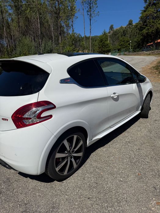 Peugeot 208 gti