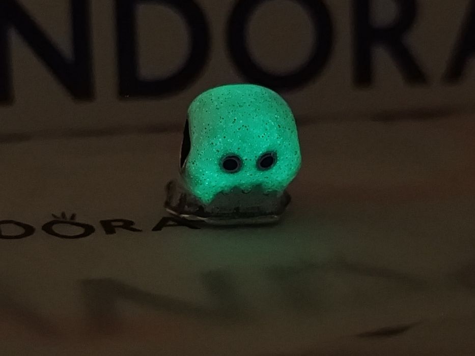 Conta fantasma da Pandora brilha no escuro