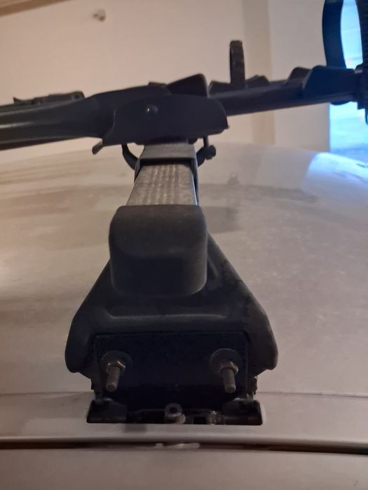 Vendo Barras de tejadilho e 2 suportes de bicicleta