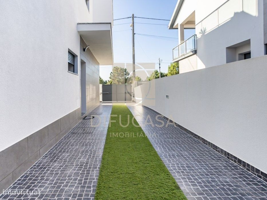 R366 Moradia T3 com Garagem + Terraço com vista para a Serra da Arr...