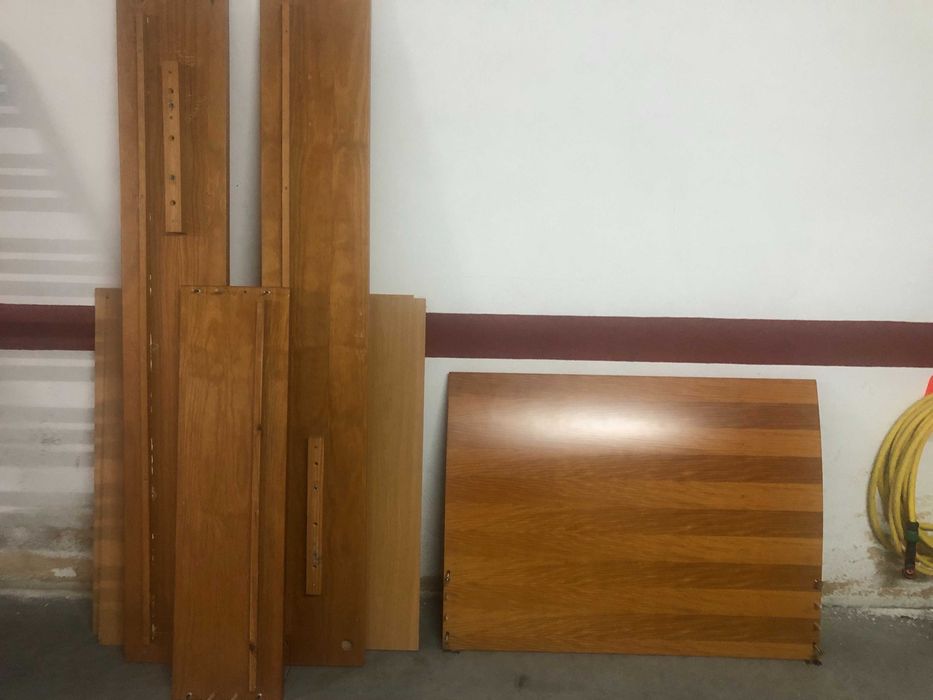 Cama elevatória e mesinha de cabeceira