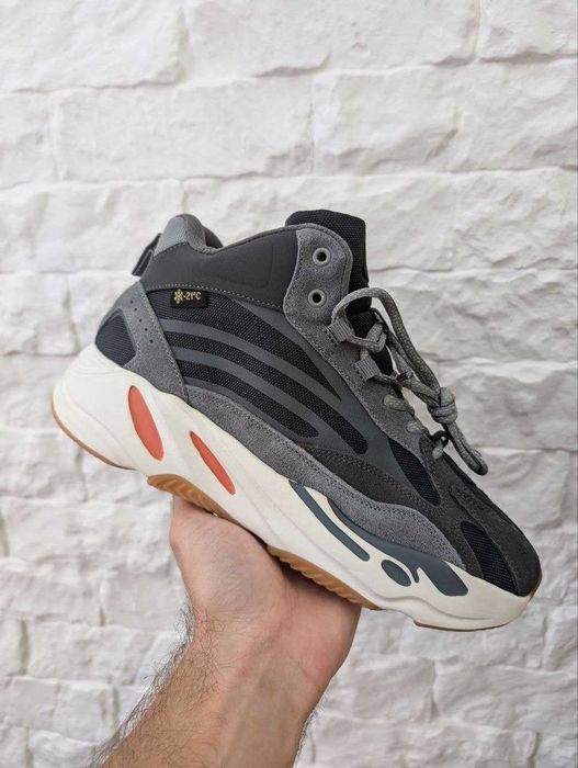 Зимові Чоловічі Кросівки Adidas Yeezy Boost 700 V2 44 Без Лого(Мех)