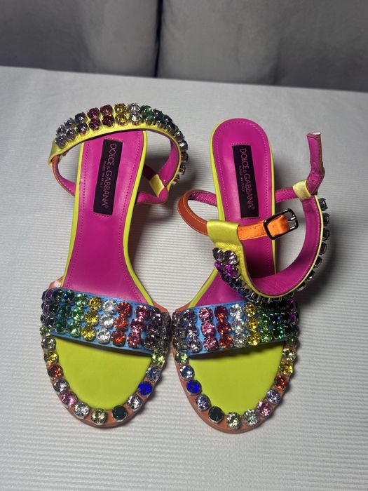 Piekne letnie buty na obcasie DG