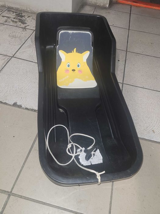 Sanki plastikowe czarne 80x35 z siedziskiem