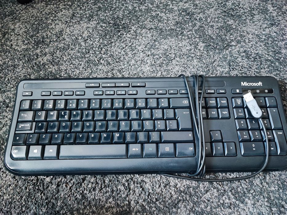 Monitor + Teclado