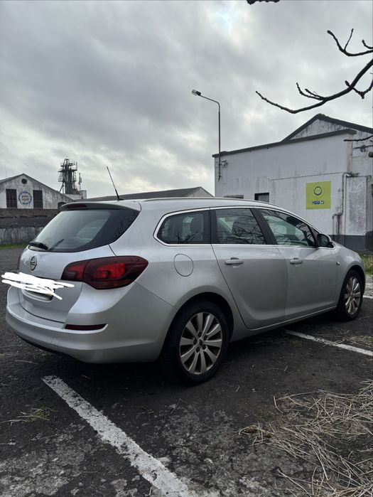 Opel Astra Caravan-2011