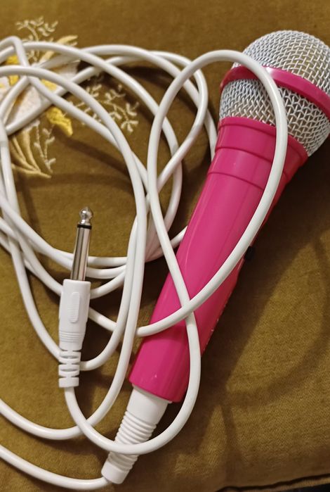 Проводной микрофон Easy Karaoke. 
Предназначен для использования с кар