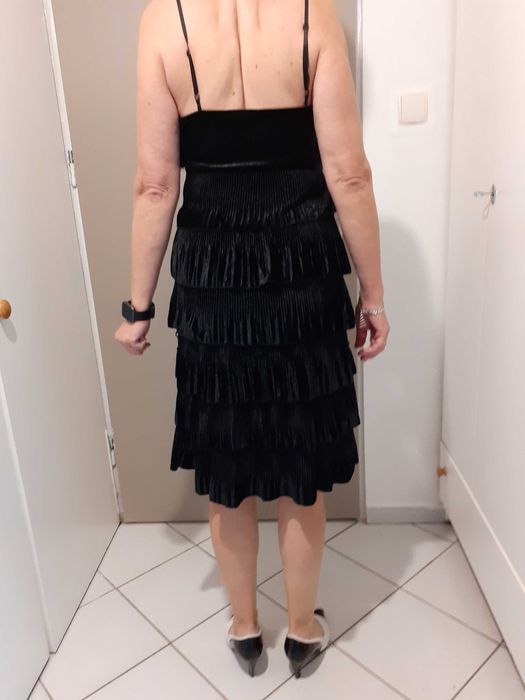 Czarna ciekawa sukienka