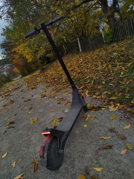 Продам самокат Xiaomi electric scooter 4 lite 2nd gen