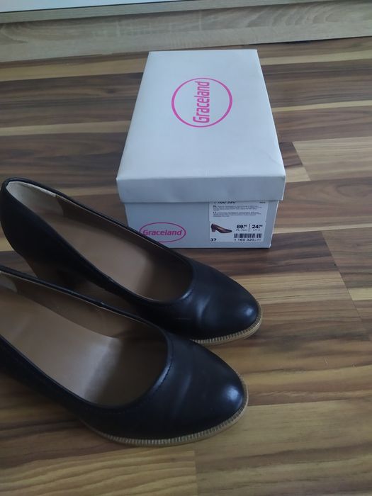 Buty czarne na obcasie roz 37