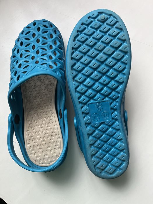 Жіночі крокси / резинові тапки