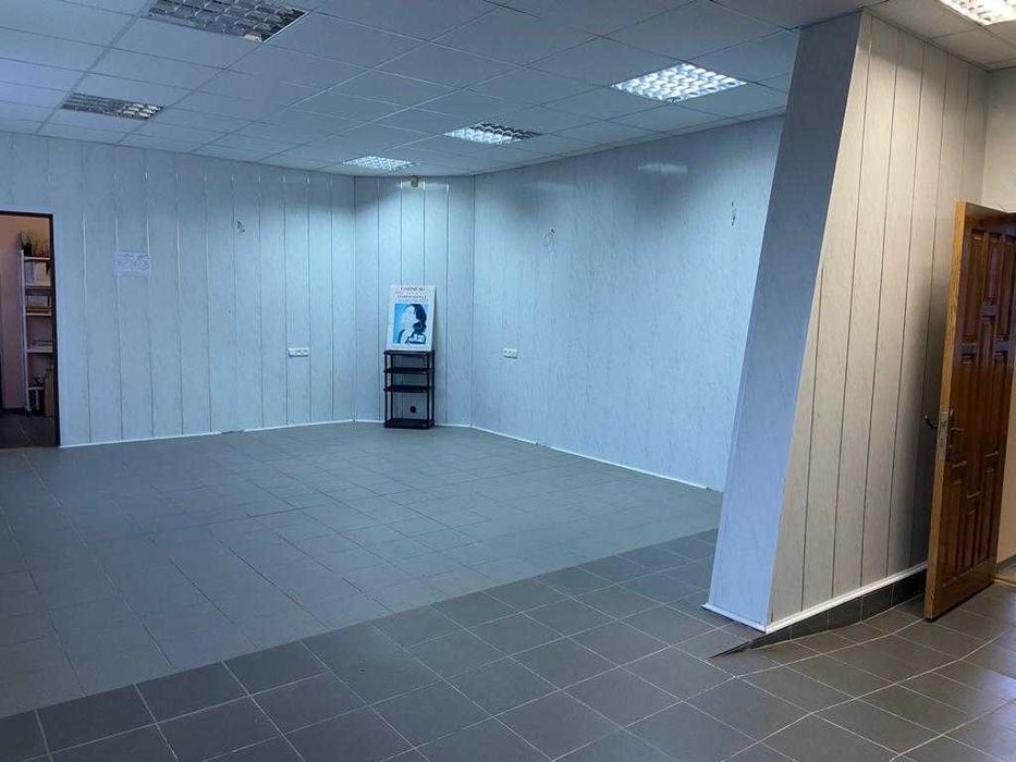 Будівля широкого використання з гарною локацією