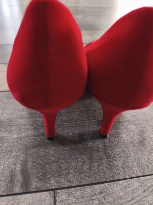 Szpilki czerwone, czółenka, buty na obcasie