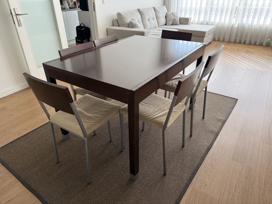 Mesa de jantar com 6 cadeiras