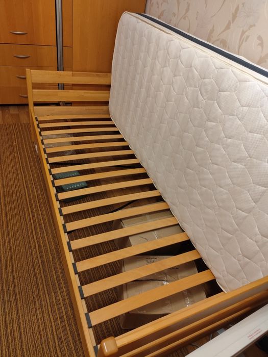 Продам кровать бук з матрацем 190*200