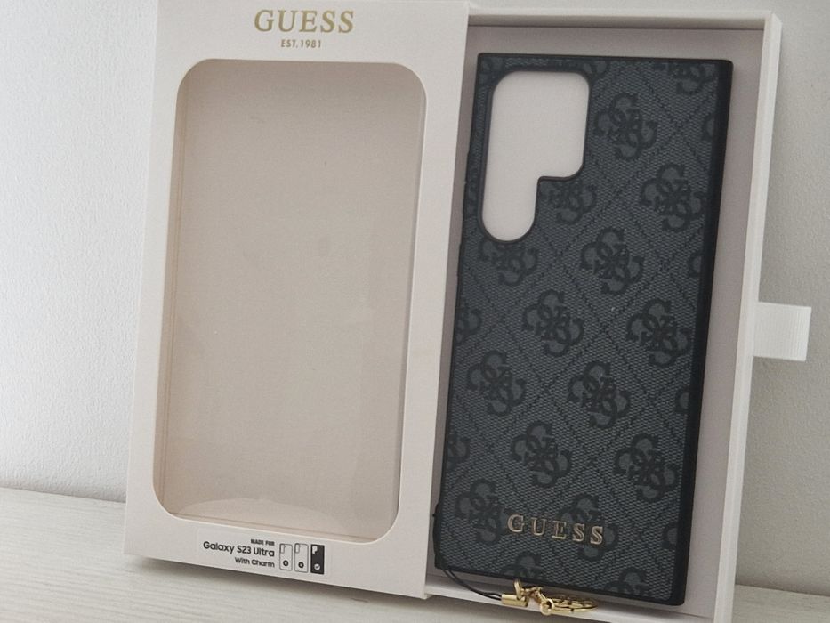 Oryginalne Etui GUESS hardcase 4G Charms Collection Samsung S23 Ultra