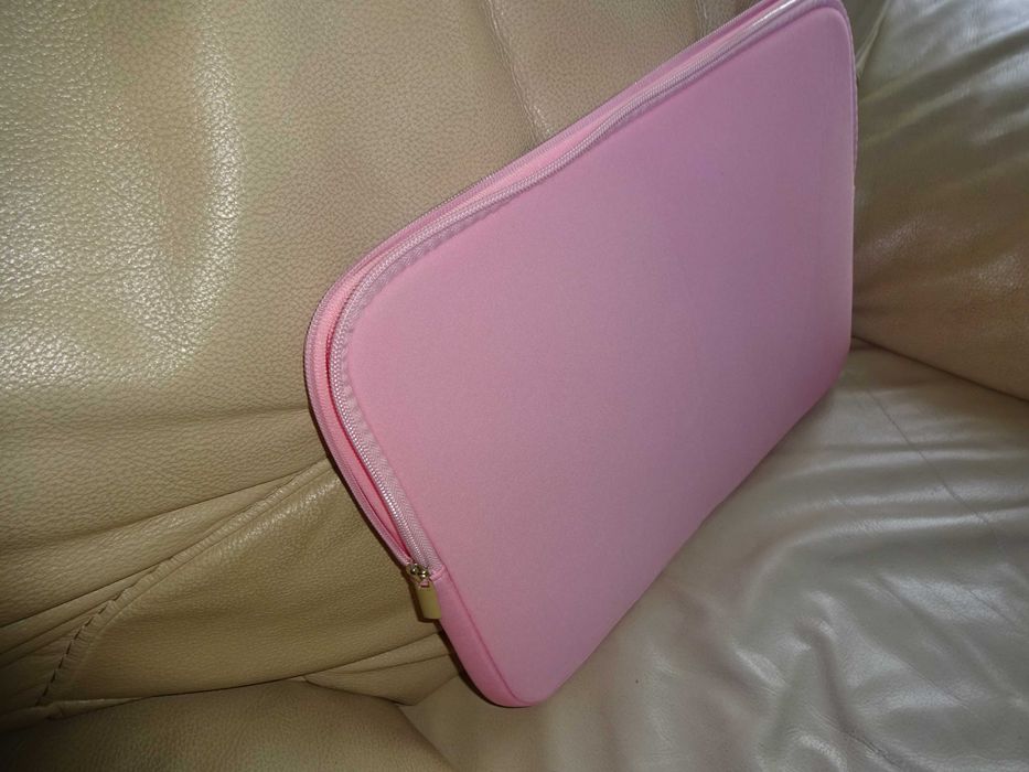 Neopreonowe jasno różowe pastelowe etui pokrowiec na komputer 13'