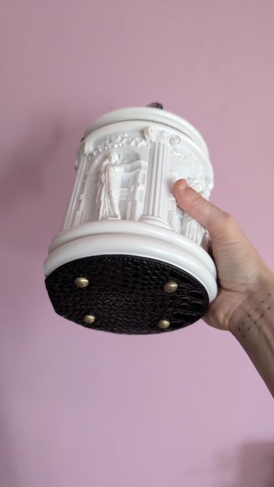 Сумка вечірня дуже незвичайна.  Пластикова з шкіряними вставками.