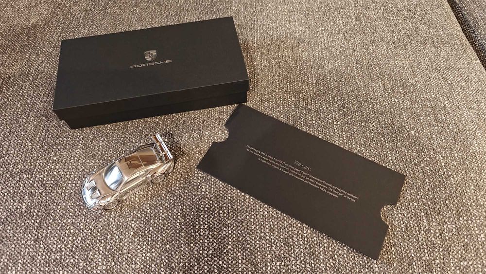 Porsche 911 GT3 RS 992.1 - metalowy model 1:43 komplet box idealny