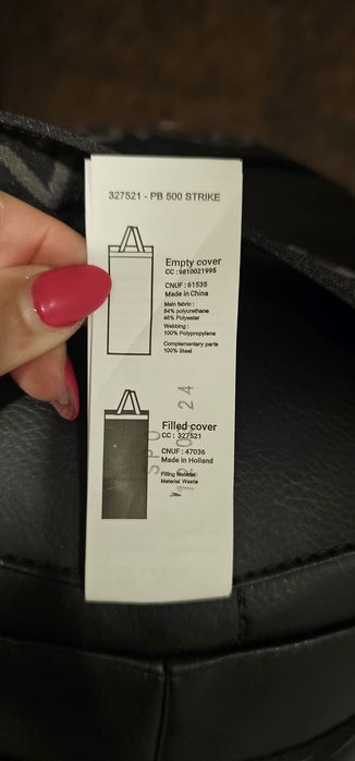 Saco de boxe e luvas