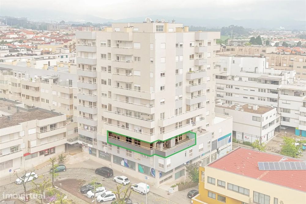Apartamento T4 em Barcelos – Espaço, Conforto e Excelente Varanda!