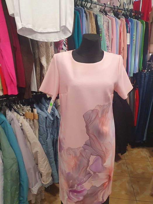 sukienka słodki róż z wzorem roz od xl do 4xl