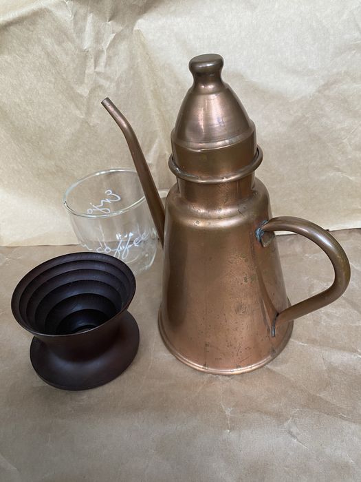 Продам кухонную утварь: кастрюлю с формой, стеклянную форму и чайник.