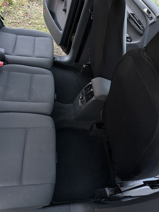 Продам Volkswagen Touran 1.6 FSI