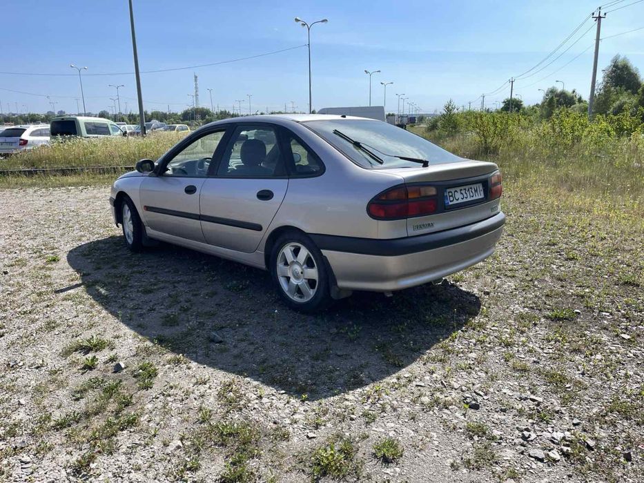 Рено лагуна 1997рік 1.8бензин