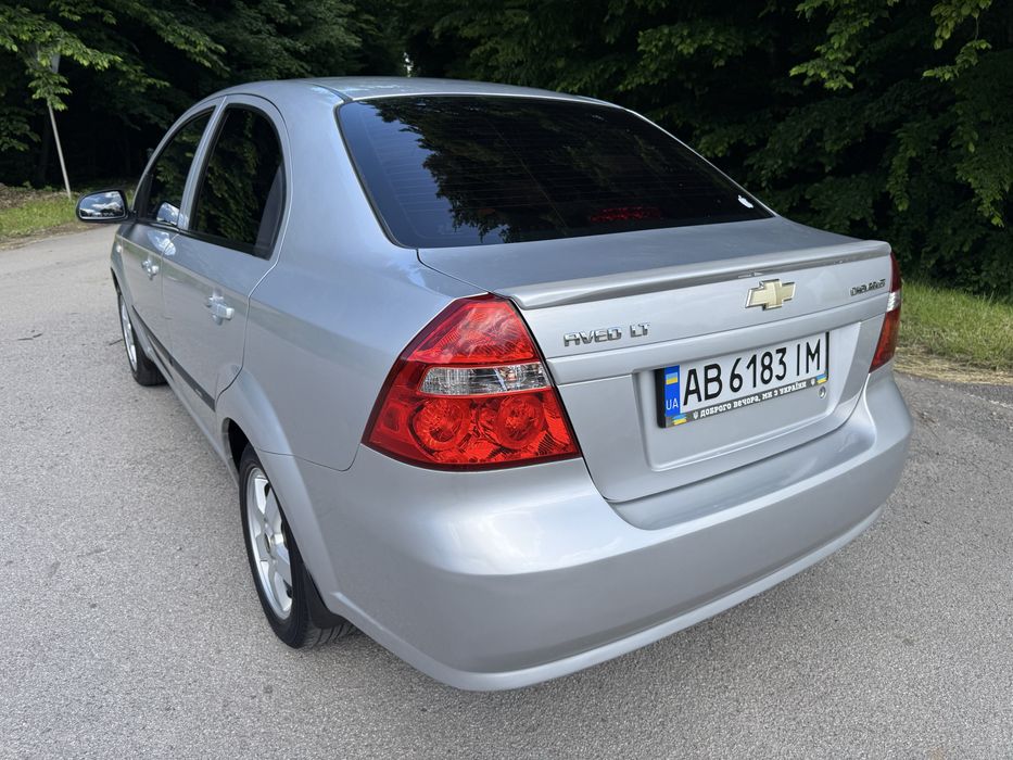 Chevrolet  Aveo газ-бензин.