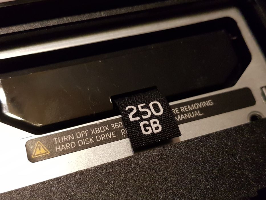 Xbox 360 s 250gb 2xpad Kinect komplet gry gratis