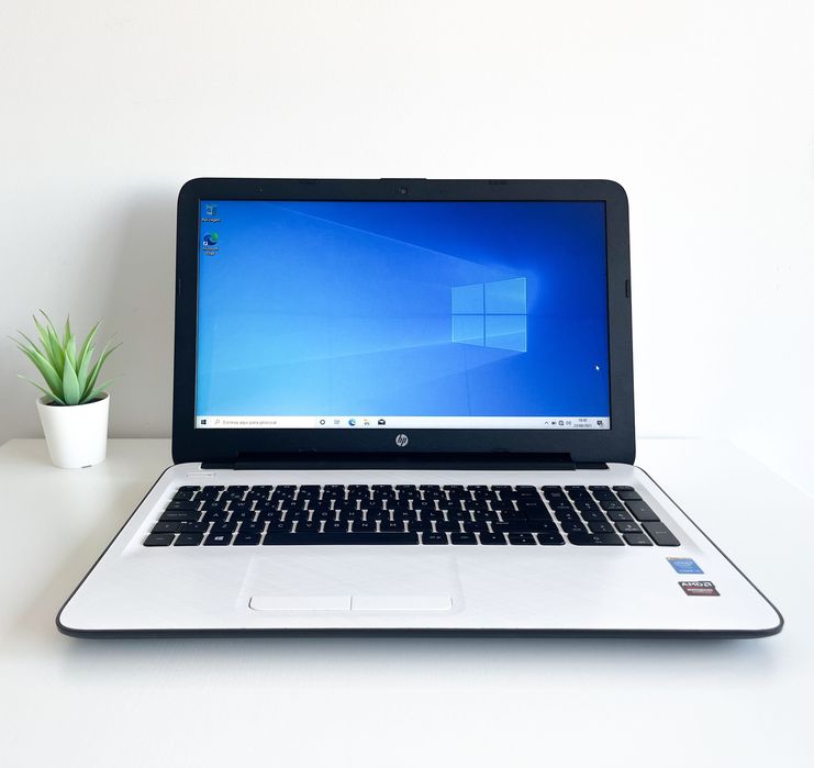 HP Laptop, 5th Generation i3 with 500GB SSD (including charger)64738820886914120