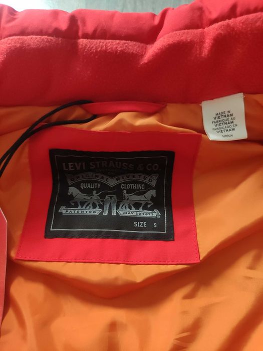 Берукавка Levi's.