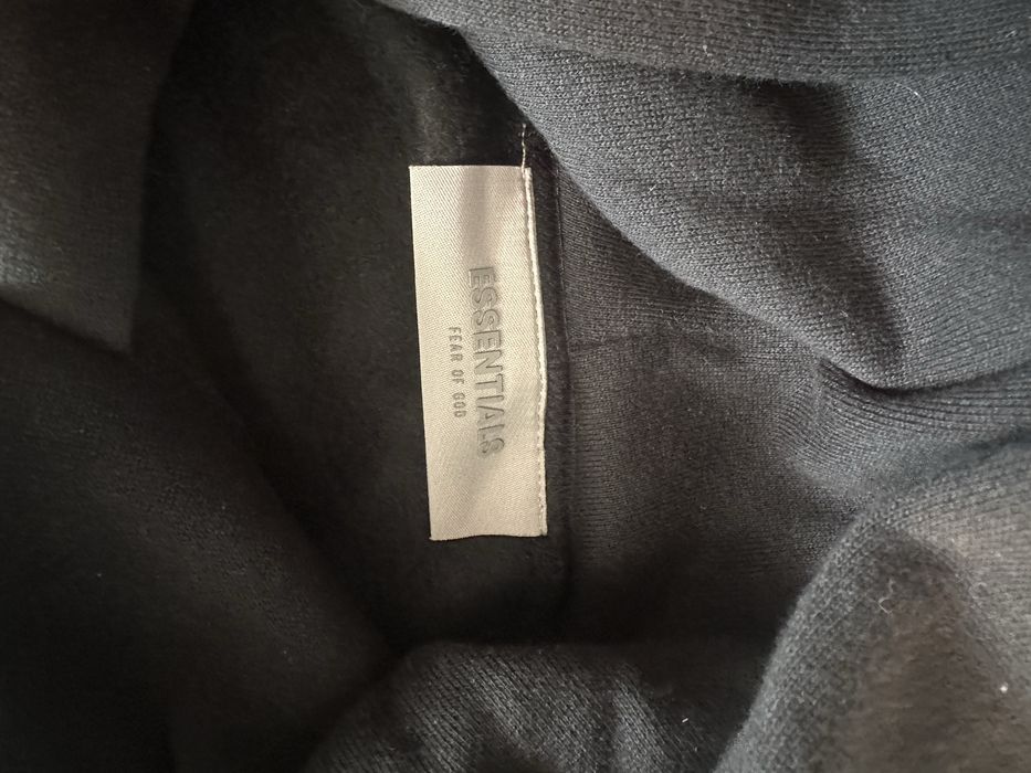 Czarna bluza essentials