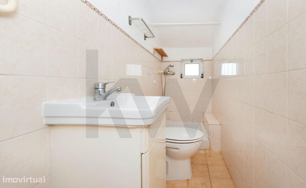 Apartamento T2 * Bairro de Inglaterra * Varanda c/ Vista de Cidade