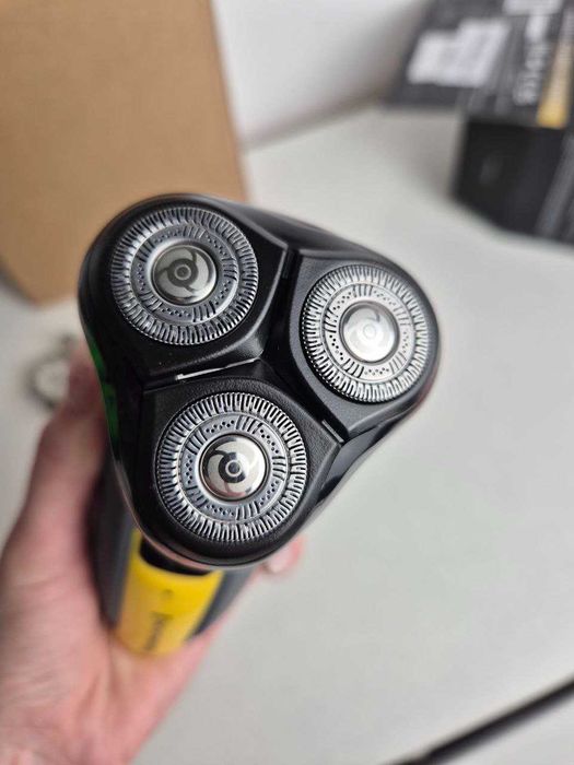 Чоловіча електробритва Remington PR1855 бездротова