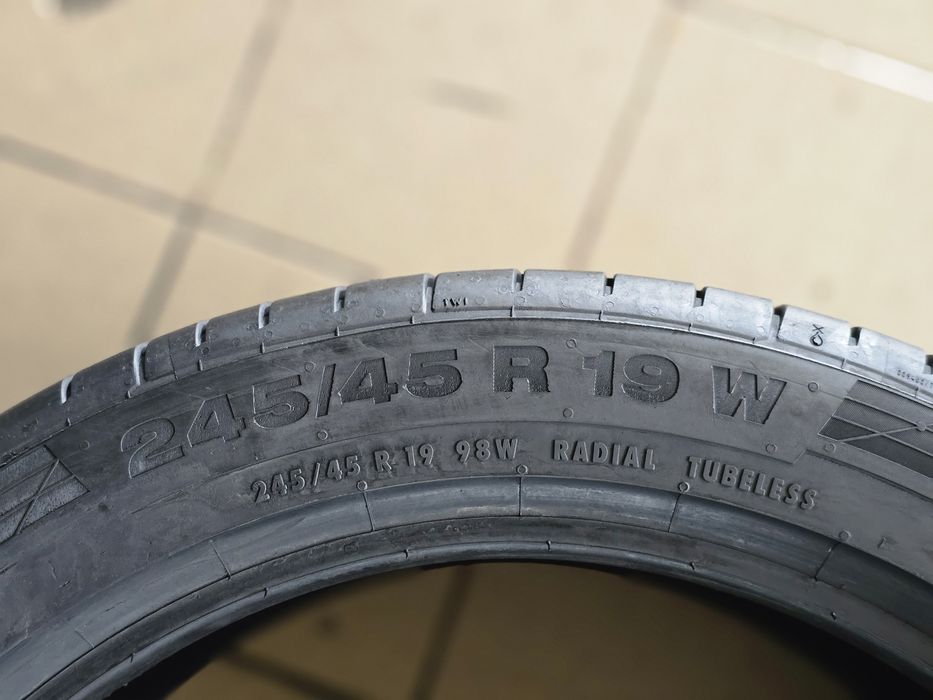 Pneus 245/45 R19