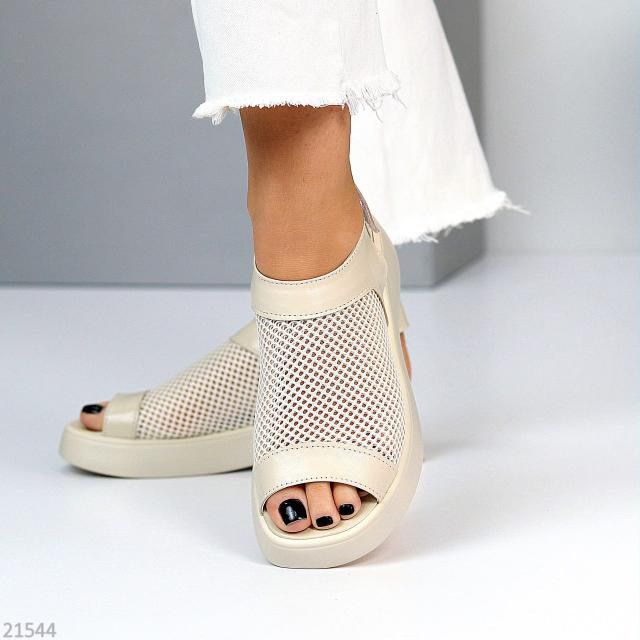 Продам сандалі беж 36