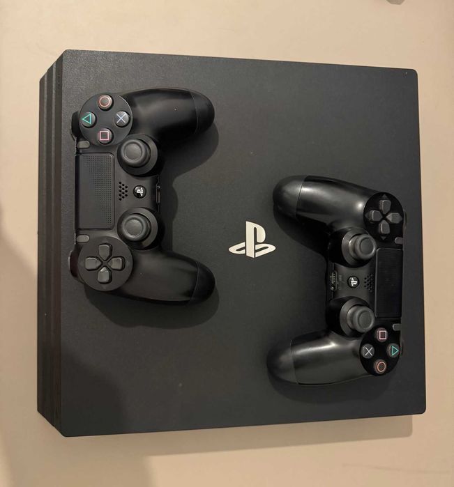 Sony PlayStation 4 PRO CUH-7116B 11.02 Firmware  + pad Dual Shock 4