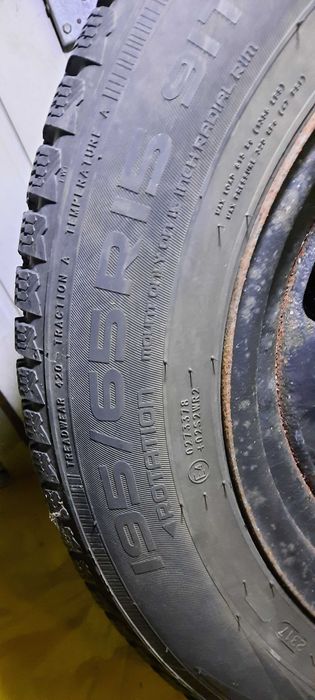 Opony zimowe Nokian 195/65 R15 z felgami