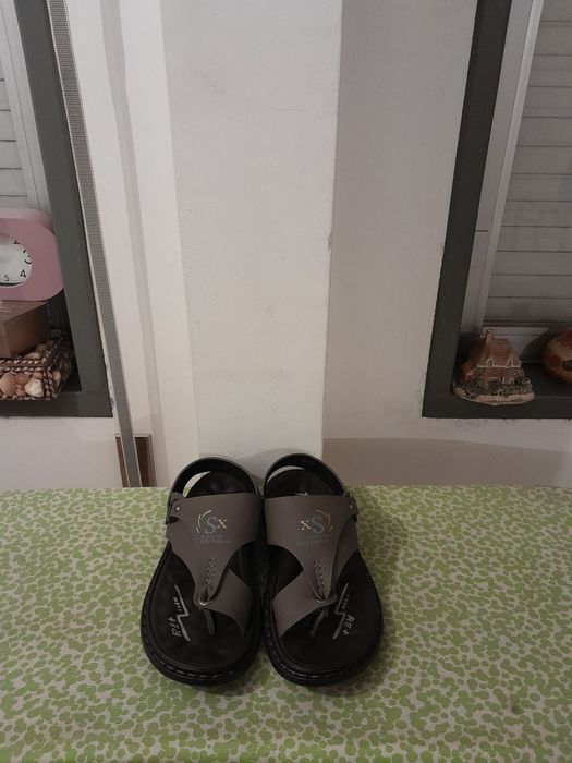 Vendo Sandálias de Senhora muito bonitas novas