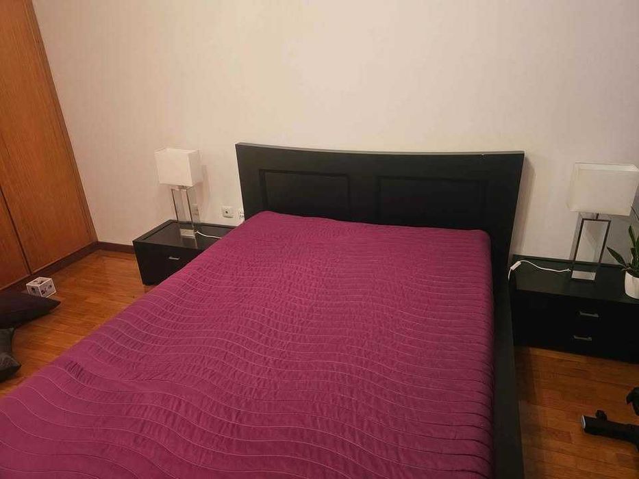 2 mesinhas de cabeceira em madeira