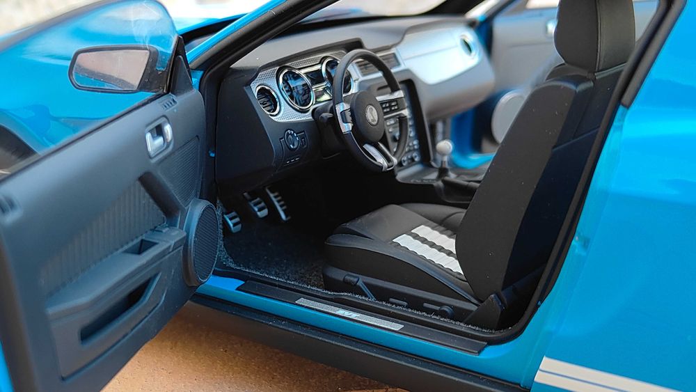 Ford Shelby 2010 GT 500 AutoArt 1/18