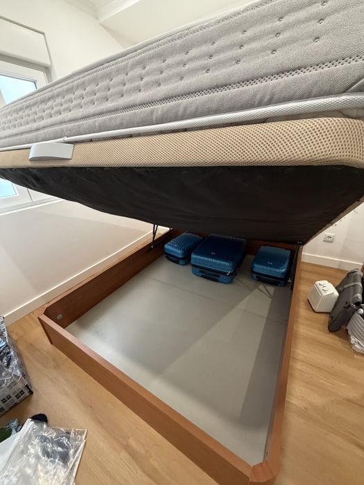 Cama com baú. + cabeceira