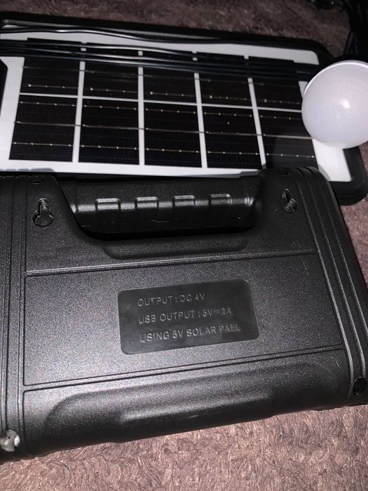 Фонарь станция с солнечным панелью