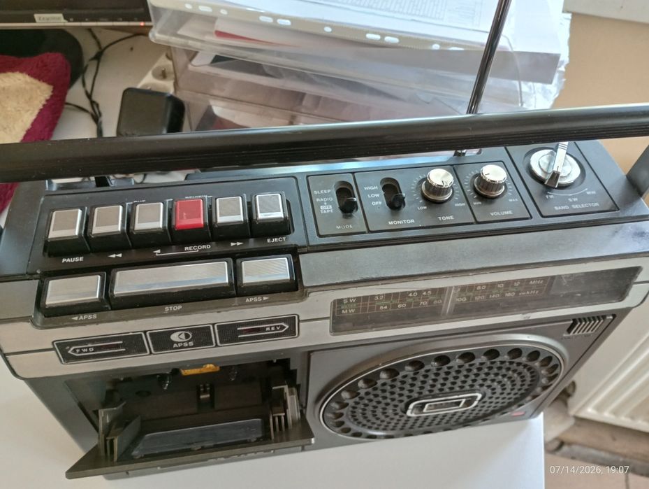 Radiomagnetofon Sharp GF 3700 ładny stan tanio.