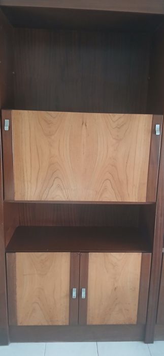 Mobilia de sala de jantar com 3 modulos + 1 mesa com 7 cadeiras