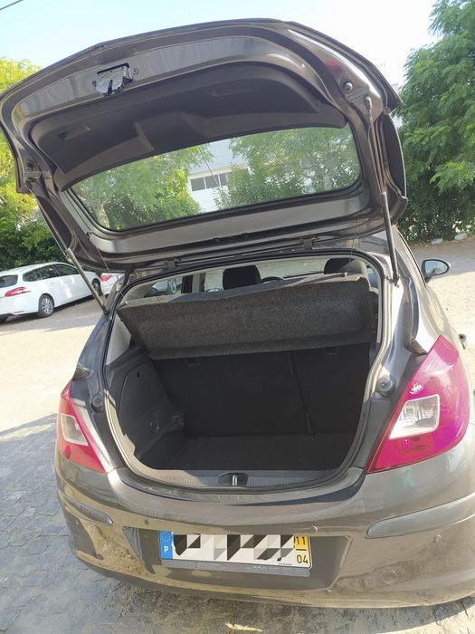 Opel Corsa 1.2 Caixa Automática (2011) — fotografia 5