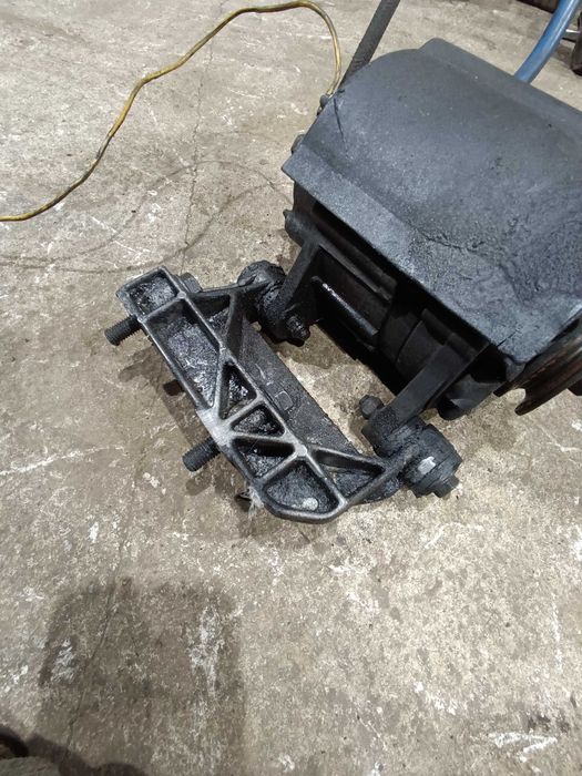 Генератор Опель Фронтера 2.3 TD Омега Кронштейн насос Генератор